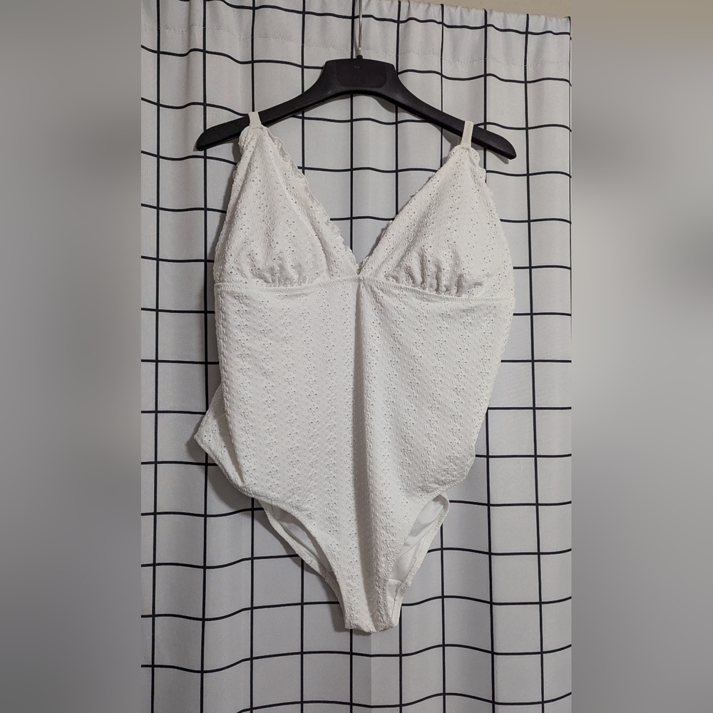 Old Navy one piece bathing suit size 3x in white